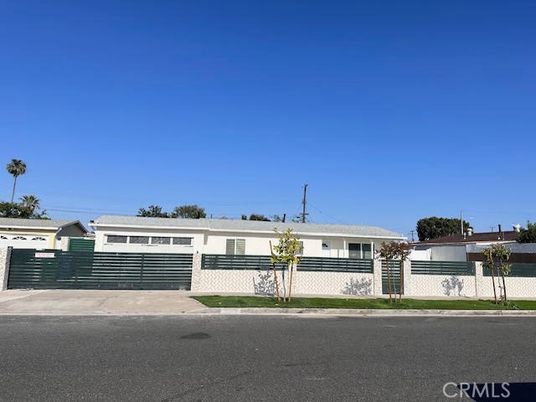 Attached, Exterior, Facade, Ranch