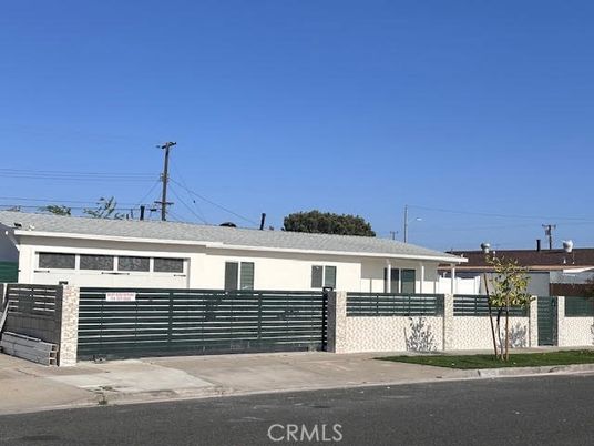 Attached, Exterior, Facade, Ranch