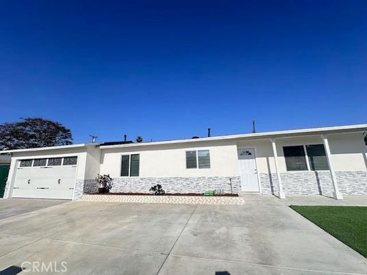 Attached, Exterior, Facade, Ranch