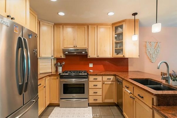 Interior, Kitchen, Pendant Lights, Recessed Lighting, Stainless Steel Appliances