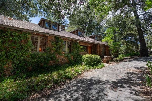 Exterior, Facade, Brick Facade, Log Home