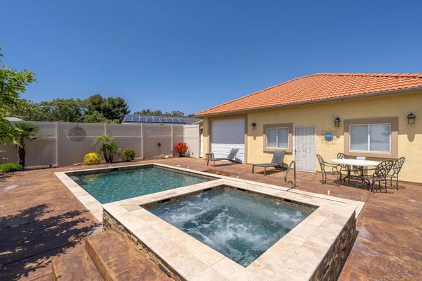Exterior, Pool