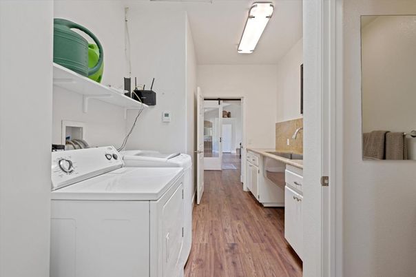 Interior, Utility Closets, Washer, Wood Texture Flooring