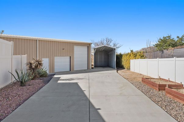 Detached Garage, Exterior