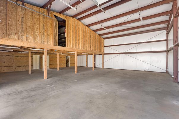 Garage, Interior, Wooden Beams