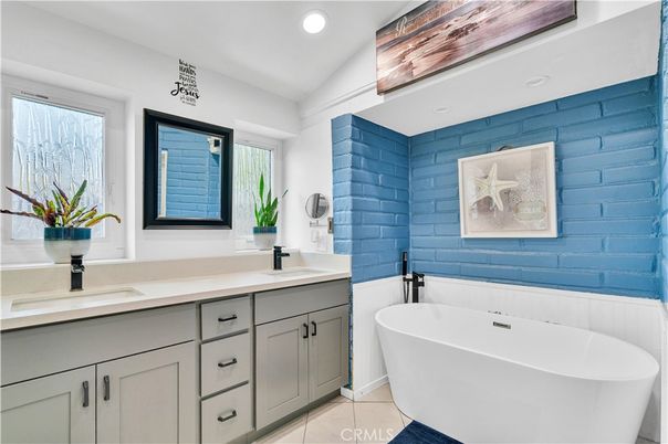Bathroom, Dual Sink Vanities, Free Standing Baths, Interior, Recessed Lighting