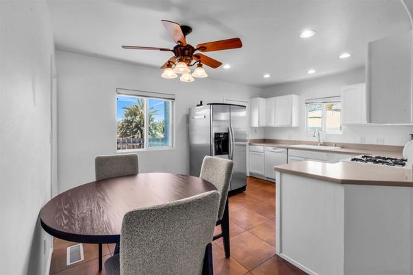 Dining room, Interior, Kitchen, Recessed Lighting, Stainless Steel Appliances