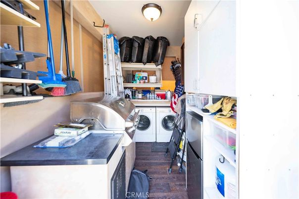 Interior, Washer, Wood Texture Flooring