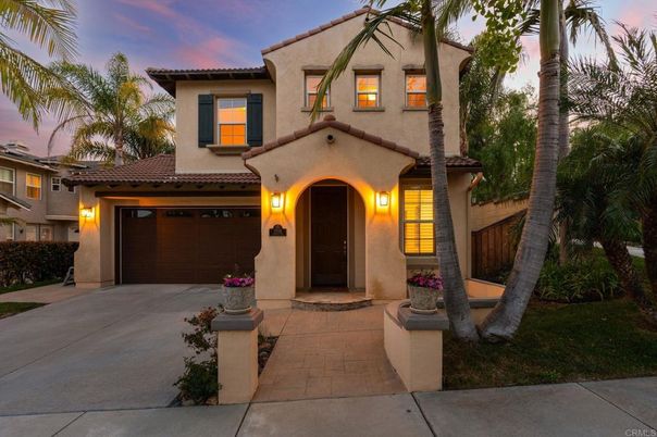 Attached, Exterior, Facade, Mediterranean
