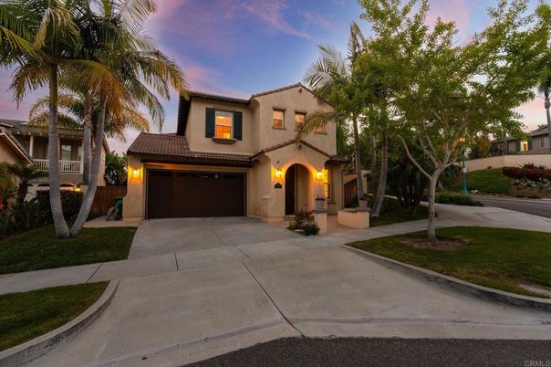Attached, Exterior, Facade, Mediterranean