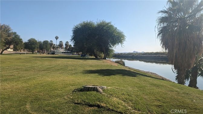 Exterior, Lake