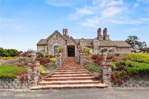 Exterior, Facade, Tudor Revival