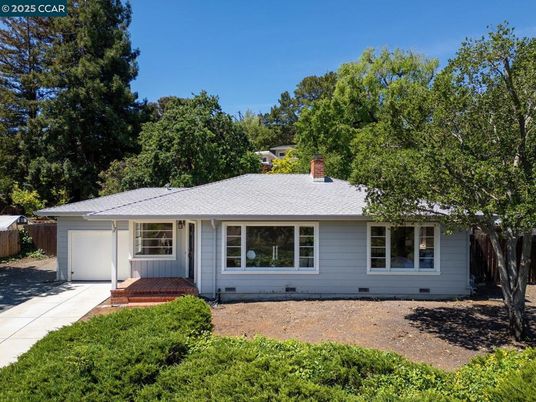 Attached, Exterior, Facade, Ranch