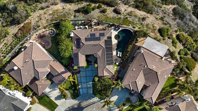 Exterior, Drone