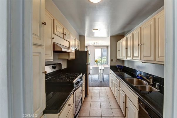 Chandelier, Dining room, Interior, Kitchen