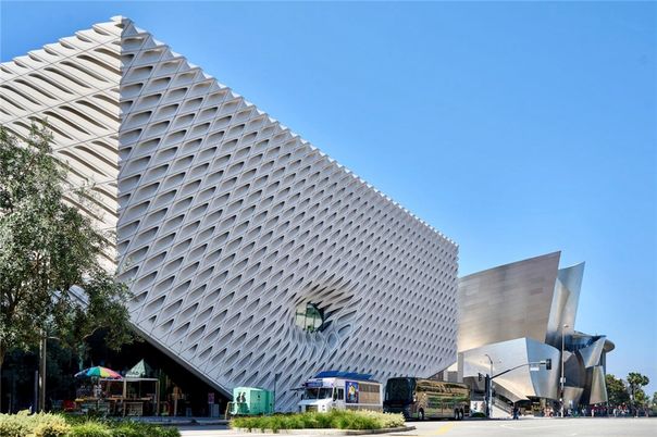 Exterior, Facade, Highrise