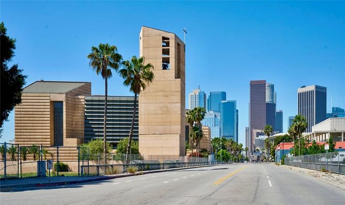 Exterior, Facade, Modern