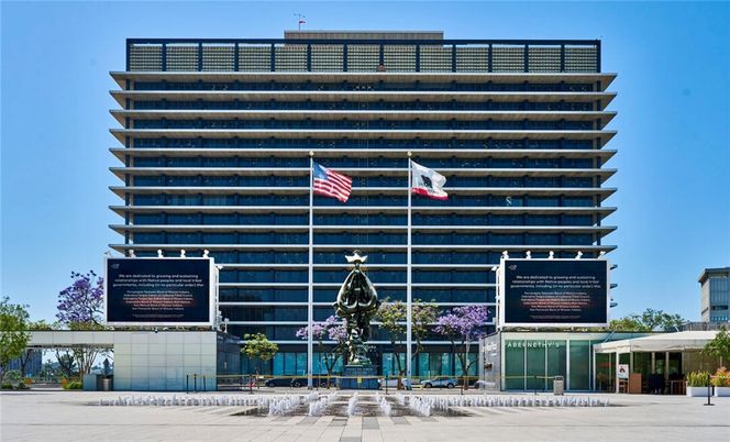 Exterior, Facade, Highrise