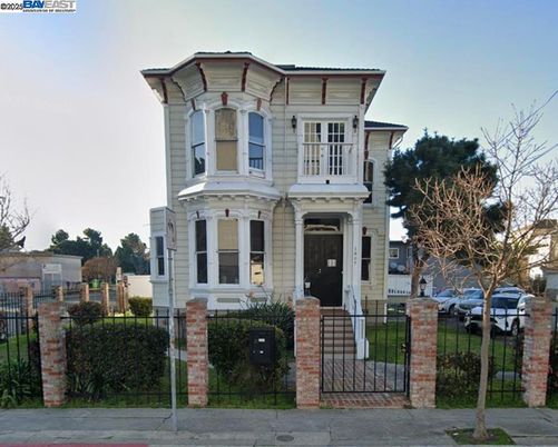 Exterior, Facade, Queen Anne Victorian