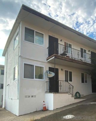 Attached, Exterior, Facade, None