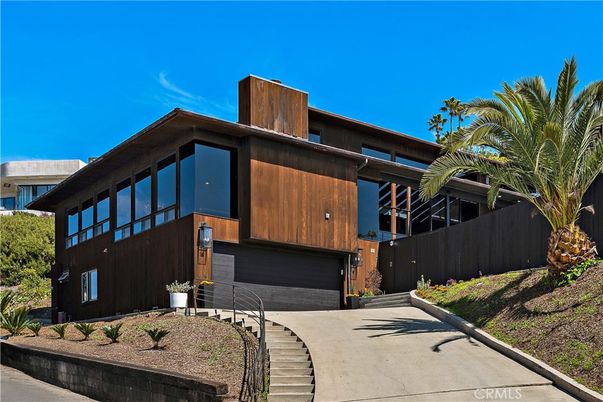 Attached, Exterior, Facade, Modern