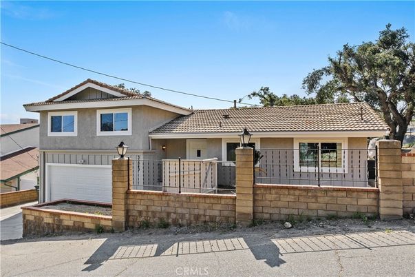 Attached, Exterior, Facade, Mediterranean