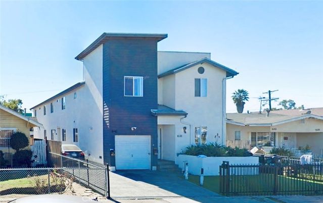 Attached, Exterior, Facade, Modern