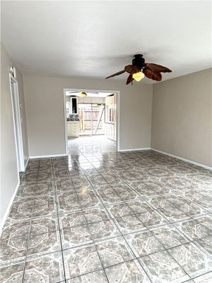 Empty room, Interior
