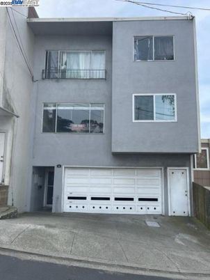 Attached, Exterior, Facade, Rowhouse