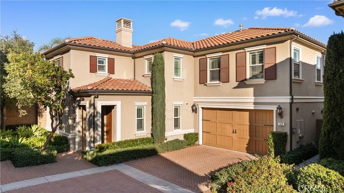 Attached, Exterior, Facade, Mediterranean
