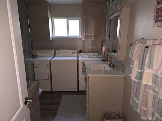 Interior, Washer, Wood Texture Flooring