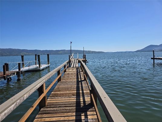 Exterior, Lake