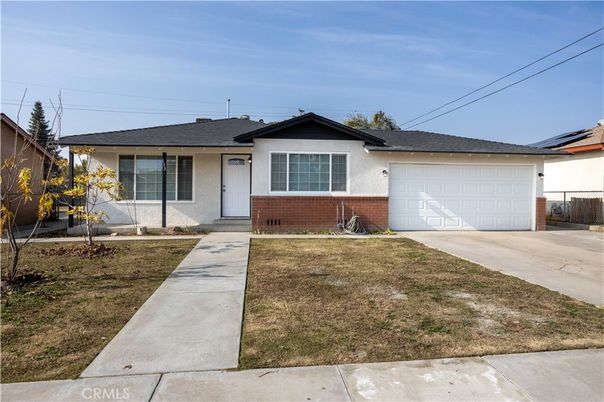 Attached, Exterior, Facade, Ranch