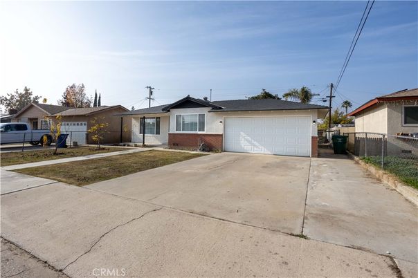 Attached, Exterior, Facade, Ranch