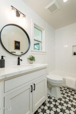Bathroom, Interior, Recessed Lighting