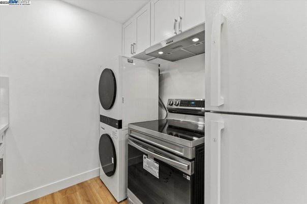 Interior, Kitchen, Utility Closets, Washer, Wood Texture Flooring