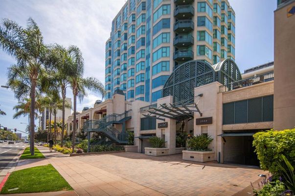 Exterior, Facade, Condo Building
