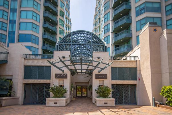 Exterior, Facade, Condo Building