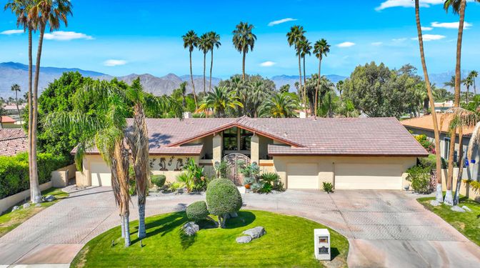 Attached, Exterior, Facade, Ranch