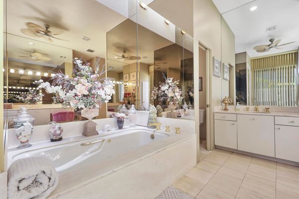 Bathroom, Dual Sink Vanities, Interior, Recessed Lighting