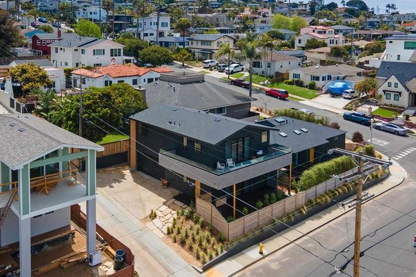 Exterior, Drone