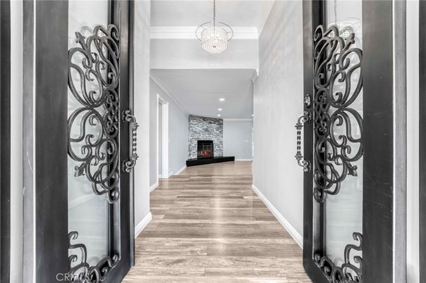 Chandelier, Fireplace, Interior, Recessed Lighting, Wood Texture Flooring
