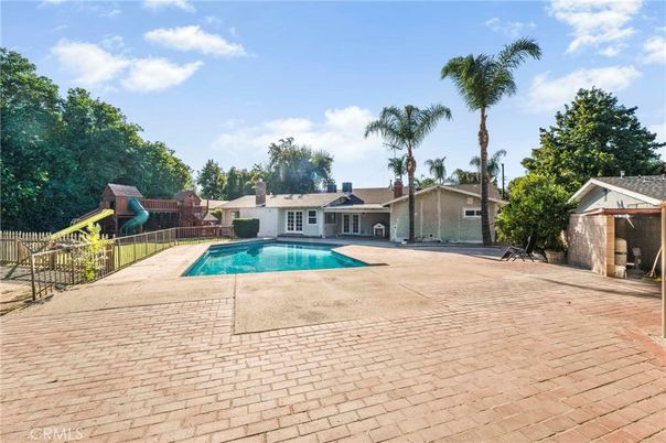 Exterior, Playground, Pool