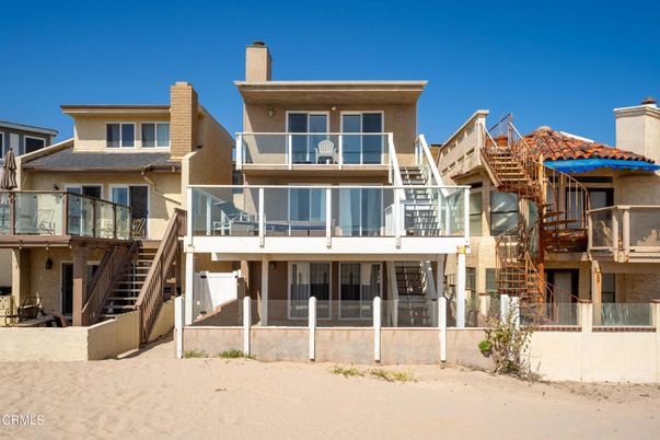 Exterior, Facade, Modern