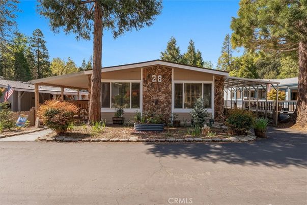 Exterior, Facade, Ranch