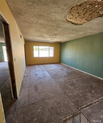 Empty room, Interior