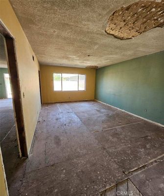 Empty room, Interior