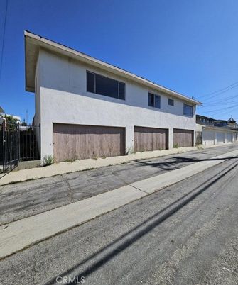 Attached, Exterior, Facade, Modern