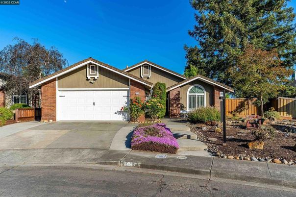 Attached, Exterior, Facade, Brick Facade, American Craftsman