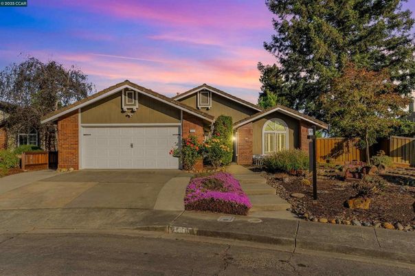 Attached, Exterior, Facade, Brick Facade, American Craftsman